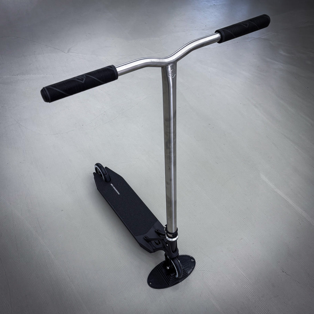 Striker Titan Pande Custom Build - Black/Silver-ScootWorld.dk
