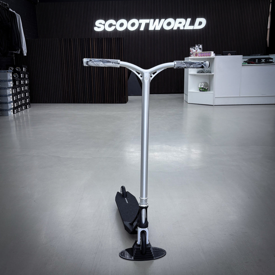 Striker Pande Black/Silver Custom Build - Black/Silver-ScootWorld.dk