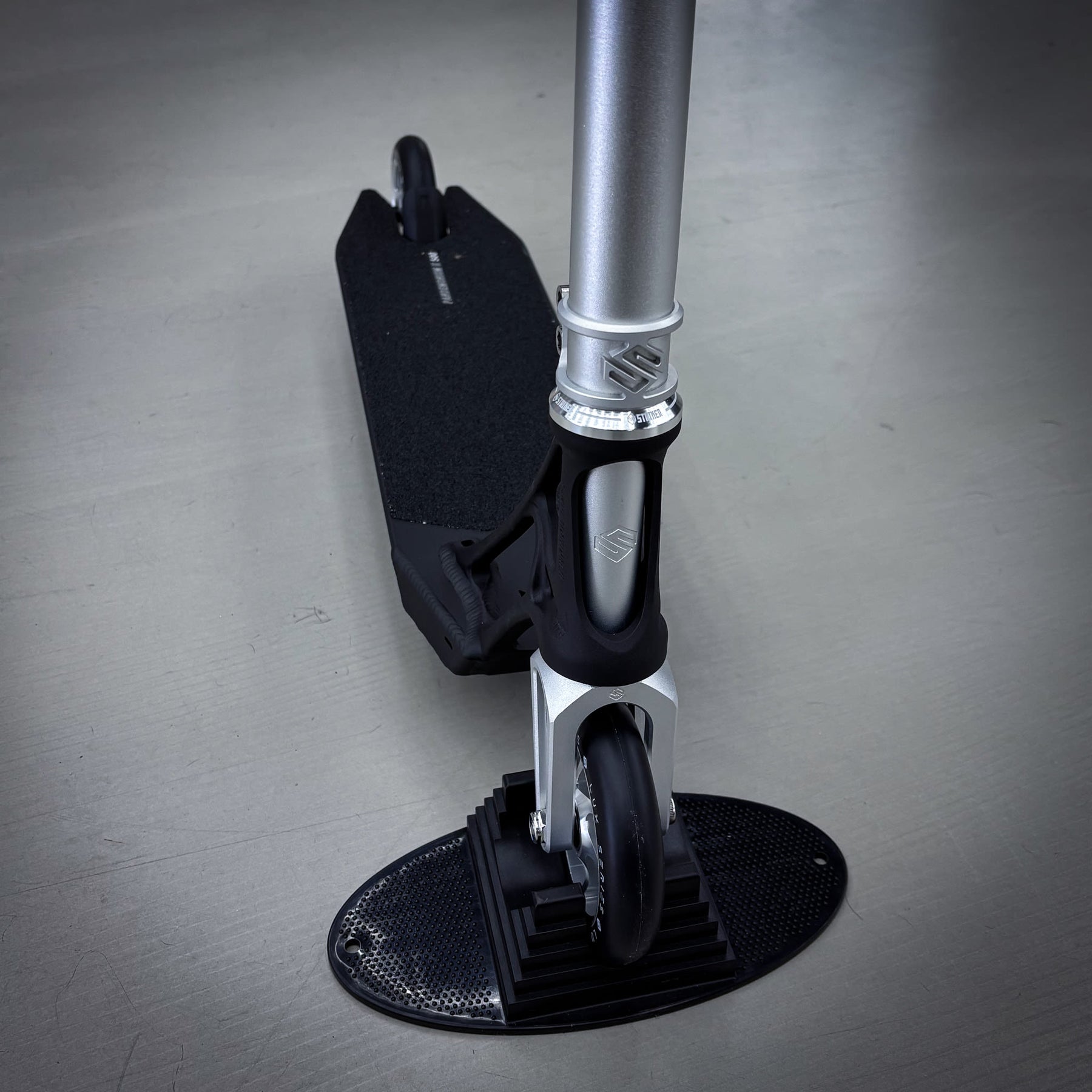 Striker Pande Black/Silver Custom Build - Black/Silver-ScootWorld.dk