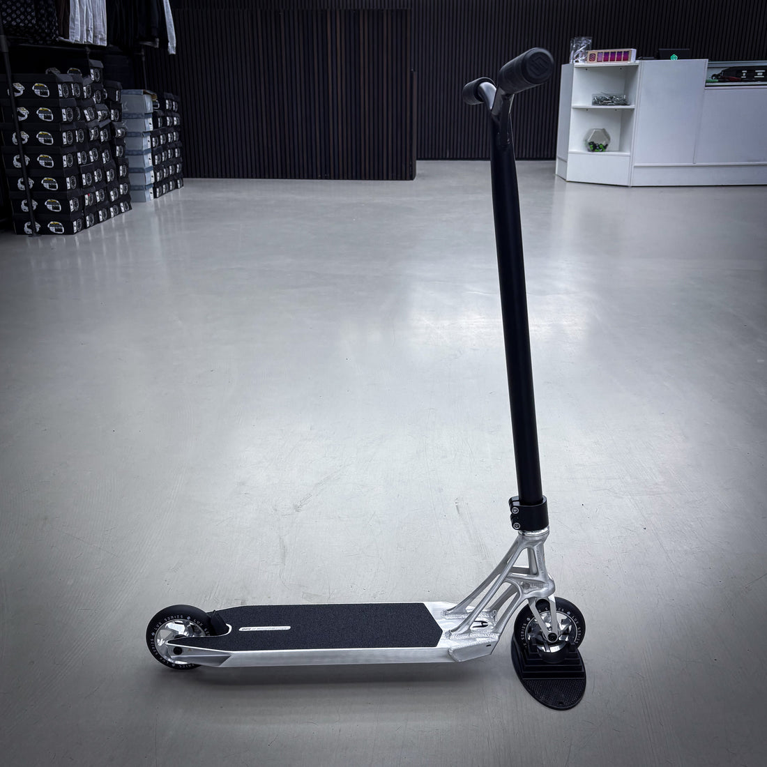 Striker Pande Black/Silver Custom Build - Black/Silver-ScootWorld.dk