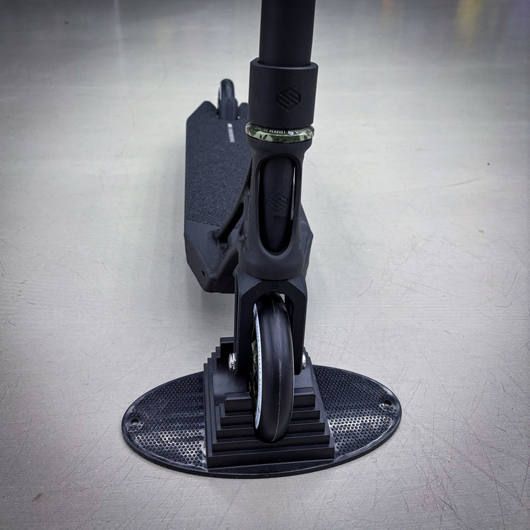 Striker Ethic Pande Black Camo Custom Build - Black/Green-ScootWorld.dk
