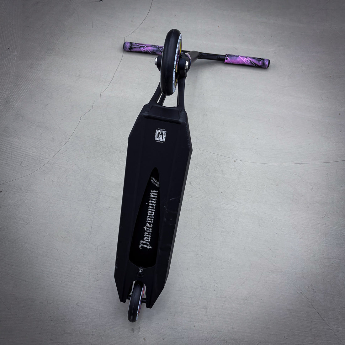 Striker Ethic Pande Black/Rainbow Custom Løbehjul - Black/Rainbow-ScootWorld.dk