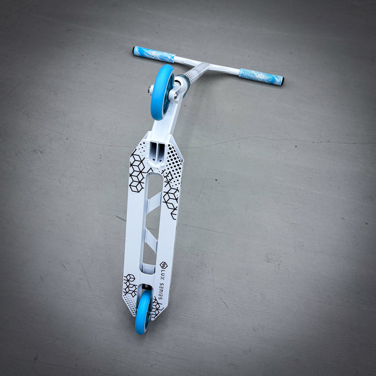 Striker Lux V2 White/Teal Custom Stuntstep - White/Teal