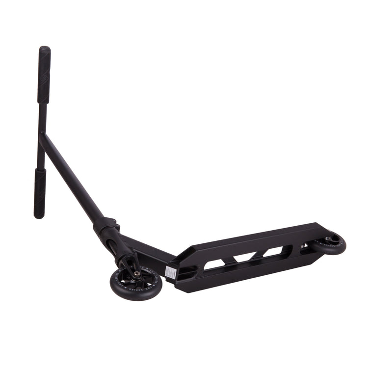 Striker Essential Stuntstep - Zwart